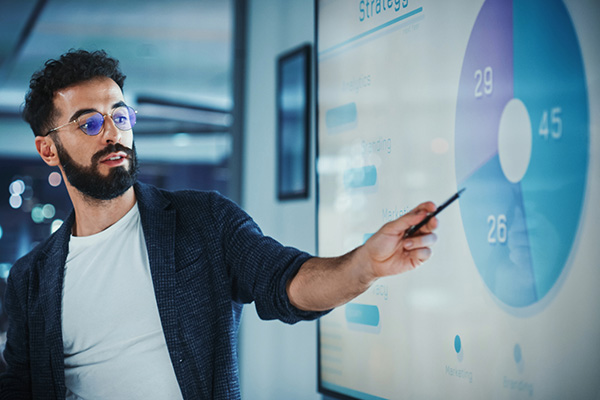 Benefits of Hiring a Fractional CMO