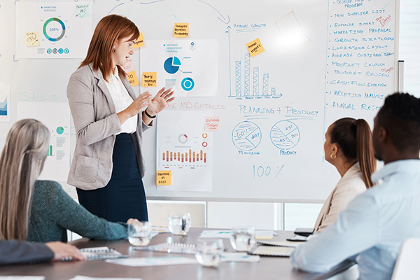 Signs Your Business Needs a Fractional CMO